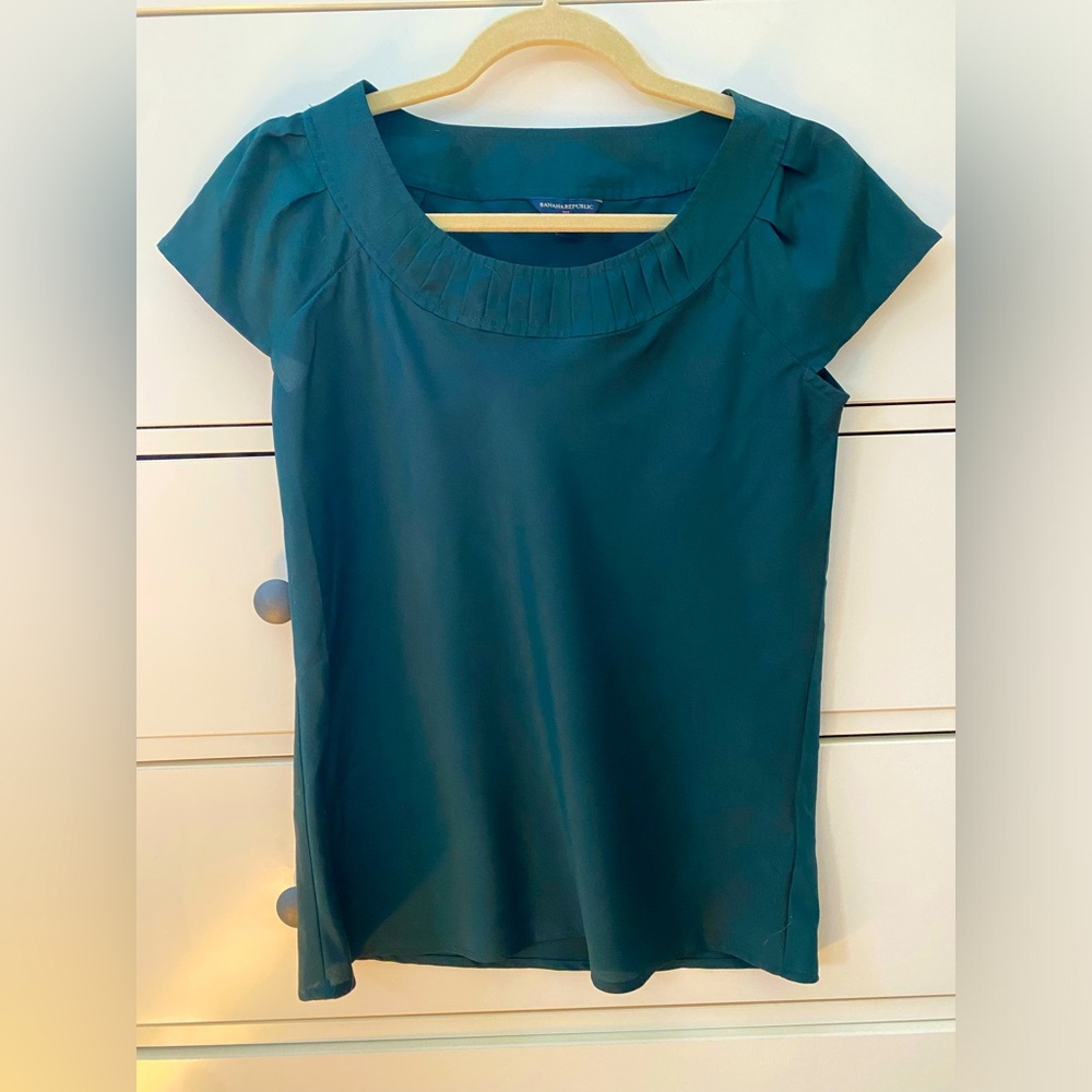 Green Banana Republic top